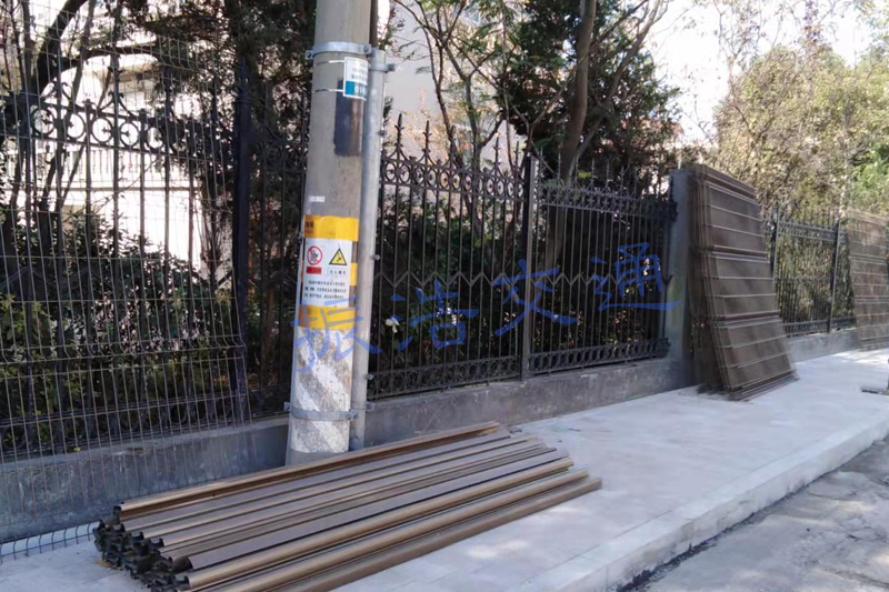 Tel örgü çit